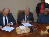 محافظ الوادى الجديد يوقع بروتوكول لإنشاء مزرعة نخيل ببلاط 