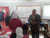 مدير تعليم الإسماعيلية يتفقد انتظام الدراسة بمدرسة النصر الإعدادية بنات