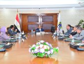 محافظ البحيرة ووزير التنمية المحلية يناقشون آخر مستجدات منظومة النظافة