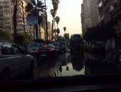 شاهد.. قارئ يشارك بصور انفجار مأسورة مياه فى شارع الخليفة المأمون