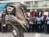 فيديو.. الإمارات تبتكر "روبوت" بالزى العسكرى خلال فعاليات معرض إيديكس 2019