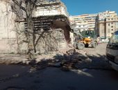 الآثار تزيل الإشغالات بمحيط المتحف اليونانى الرومانى بالإسكندرية (صور)