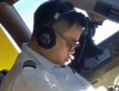 "النوم سلطان".. طيار صينى ينام فى كابينة القيادة وزميله يصوره.. فيديو وصور