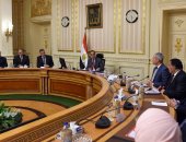 رئيس الوزراء يعقد اجتماعا لمتابعة مشروعات تطوير السكك الحديدية والطرق 