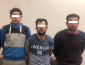 بلطجية يعذبون شخص بوضع قدميه بالنار حتى الموت لإجباره بالإعتراف بالسرقة