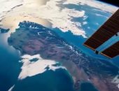 "الأرض من فوق عاملة ازاى".. مقطع فيديو يبرز كوكبنا من الأعلى