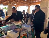 "الآثار" تهدى مدارس أبوسمبل 100 نسخة مجانية من الكتب التراثية