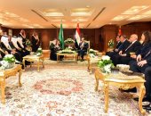 الرئيس السيسى يعقد جلسة مباحثات موسعة مع خادم الحرمين الشريفين بشرم الشيخ