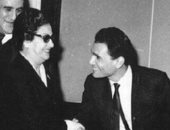 العندليب يكتب "ذكرياتى مع أم كلثوم" فى مقالة نادرة بخط يده وكيف صالحها