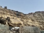فيديو.. شهود عيان: فوجئنا بانتشار الأتربة عقب انهيار صخرة منشأة ناصر ولا إصابات