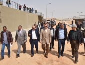 محافظ أسيوط يفتتح معرض منتجات مدارس التعليم الفني من خلال إعادة تدوير المخلفات وتصنيعها