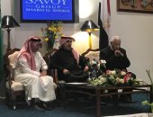 وزير الإعلام السعودى يلتقى الصحفيين المصريين.. ويؤكد: يجب أن نتحد