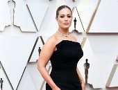 من أين انتقت آشلى جراهام ملابسها ومجوهراتها لحفل الأوسكار 2019 