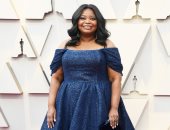 شاهد إطلالات ليندا كارديلينى وأوكتافيا سبينسر على السجادة الحمراء للأوسكار