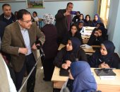 صور.. رئيس الوزراء يتفقد مدرسة السويس الثانوية بنات