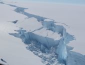 ناسا تحذر: جبل جليدى فى حجم لندن على وشك الانفصال عن القطب الجنوبى
