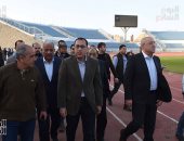 صور.. رئيس الوزراء يتفقد أعمال تطوير استاد السويس استعدادا للبطولة الأفريقية 