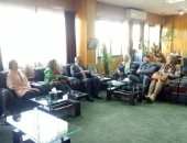 صور.. محافظ الإسماعيلية يستقبل وفدًا من الفنانين التشكيلين لتجميل المدينة استعدادًا لأمم أفريقيا