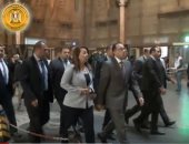 الحكومة تنشر فيديو لرئيس الوزراء خلال تفقد حادث قطار محطة مصر
