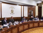 صور.. رئيس الوزراء يعود لمقر الحكومة لإستئناف اجتماعه لمتابعة تداعيات حريق محطة مصر 