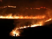 صور.. حريق ضخم فى مانشستر الكبرى ببريطانيا
