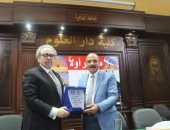 كلية دار العلوم تكرم رئيس اتحاد كتاب مصر.. صور