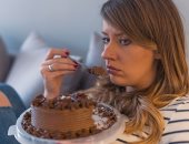 ما هى متلازمة الأكل العاطفى وكيف تتخلص منها؟
