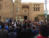 صور.. أهالى الخانكة يشيعون جثمان "عماد" أحد ضحايا حادث محطة مصر