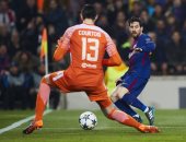ميسى جلاد كورتوا قبل كلاسيكو برشلونة ضد ريال مدريد.. فيديو