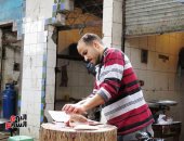 صورة اليوم.. الرزق يحب الخفية فى سوق السمك