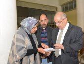 صور ..رئيس جامعة أسيوط يؤكد على فحص الأدوية الموردة للمستشفيات الجامعية..فيديو