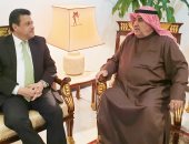 السفير طارق القونى يتسلم دعوة مصر للمشاركة فى معرض الكويت للطيران 2020