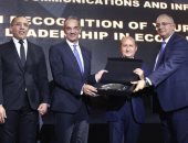 فيديو.. Business Today تكرم الدكتور عمرو طلعت وزير الاتصالات بحفل BT100