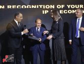 Business Today تكرم السفيرة نبيلة مكرم وزيرة الهجرة بحفل BT100