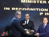 فيديو.. Business Today تكرم الدكتور خالد عنانى وزير الآثار فى حفل BT100