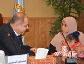 محافظ الغربية خلال لقاء المواطنين يوجه بصرف مساعدات مالية وتوفير فرص عمل