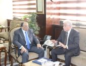 وزير التنمية المحلية يبحث مع محافظى جنوب سيناء ومطروح‎ المشروعات الجارية