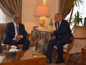 أبو الغيط يوقع مع وزير خارجية الجزائر اتفاق بعثة ملاحظى الجامعة العربية للانتخابات الجزائرية