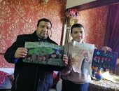 صور.. محمد ينتصر على "التوحد" بالفن.. يرسم المساجد والكنائس منذ الصغر