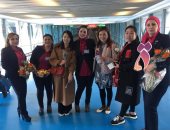 صور.. استقبال السيدات فى مطار القاهرة بالورود بمناسبة اليوم العالمى للمرأة 