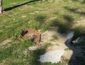 حفرة عميقة مغطاة بالصاج فى حديقة المنتزه بالإسكندرية تهدد حياة المواطنين