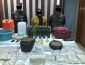 سقوط عاطلين وربة منزل يديرون مصنعا لإنتاج مخدر الأستروكس فى إمبابة