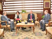 وزير التنمية المحلية يجتمع مع نائبة وزير الزراعة للثروة الحيوانية