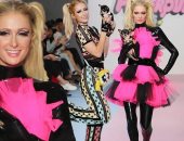 باريس هيلتون تتحول لبطلة "power puff girls" بعرض أزياء كريستيان كوان
