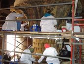 صور .. الآثار تنتهى من ترميم وتنظيف سقف معبد إسنا