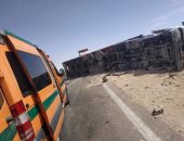 إصابة شخصين بحادث انقلاب شاحنة نقل على طريق الداخلة الفرافرة بالوادى الجديد