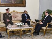 السيسى يرحب بجهود دعم التعاون العسكرى بين مصر وتنزانيا 