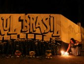 وقفة بالشموع على ضحايا إطلاق نار داخل مدرسة ابتدائية فى البرازيل