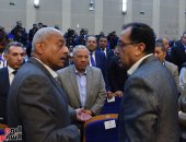 نائب رئيس الهيئة الاقتصادية لقناة السويس يقدم شرحا تفصيليا لرئيس الوزراء