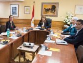 غادة والى تستقبل المدير الإقليمى للبنك الدولى بمصر لمتابعة برامج الحماية الاجتماعية